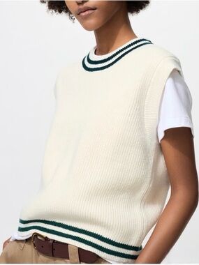 Uniqlo Cotton Blend Challengers Tennis Style Vest Sleeveless Layering Summer Top